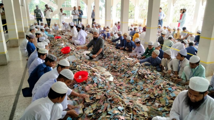 পাগলা মসজিদের দানবাক্সে মিলল ২৯ বস্তা টাকা