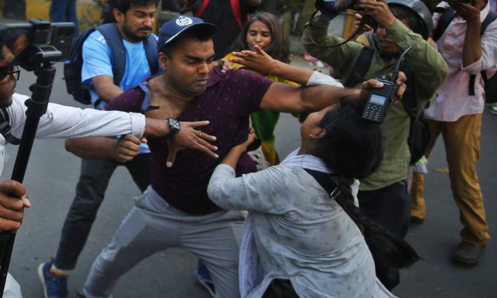 ধর্ষণ ও নিপীড়ন বিরোধী গণপদযাত্রায় পুলিশের বাধা, লাঠিপেটা