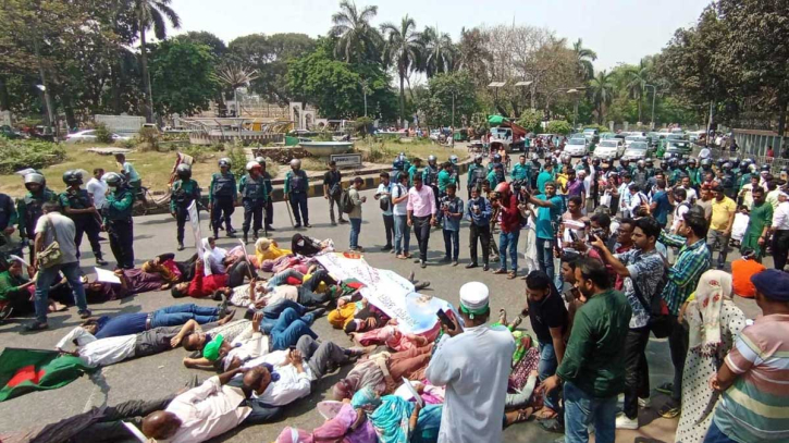 প্রতিবন্ধী শিক্ষকরা সড়কে, তীব্র যানজটে কাহিল নগরবাসী